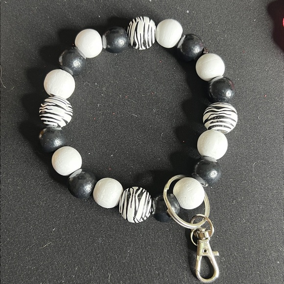Wooden bead wristlets - Picture 6 of 6